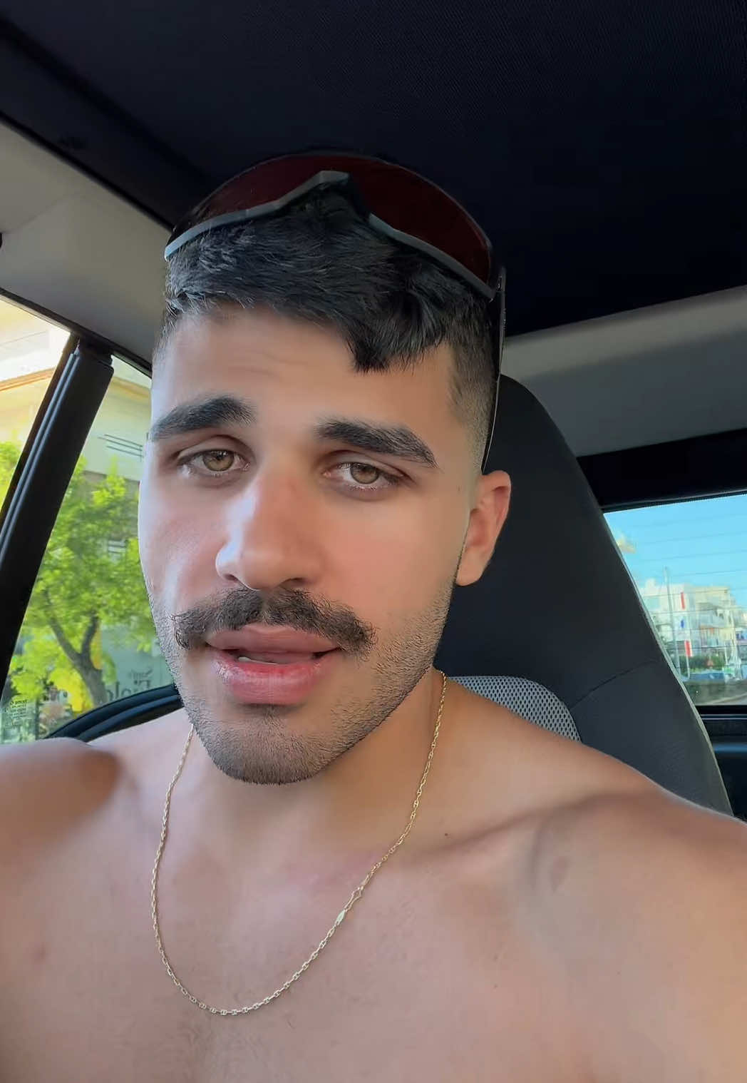 @nikosgiann_