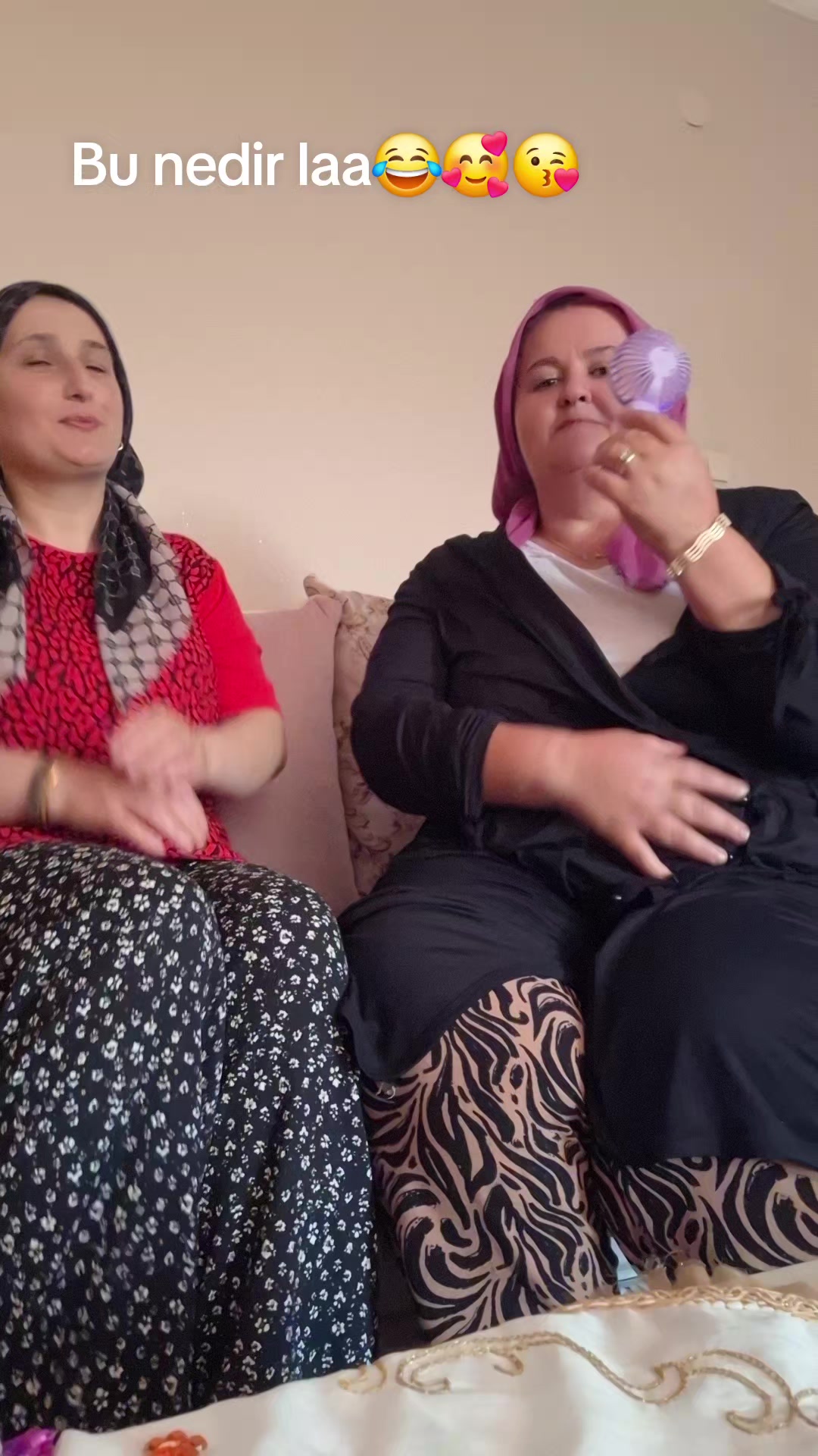@Ayşeg&uuml;lg&uuml;nter