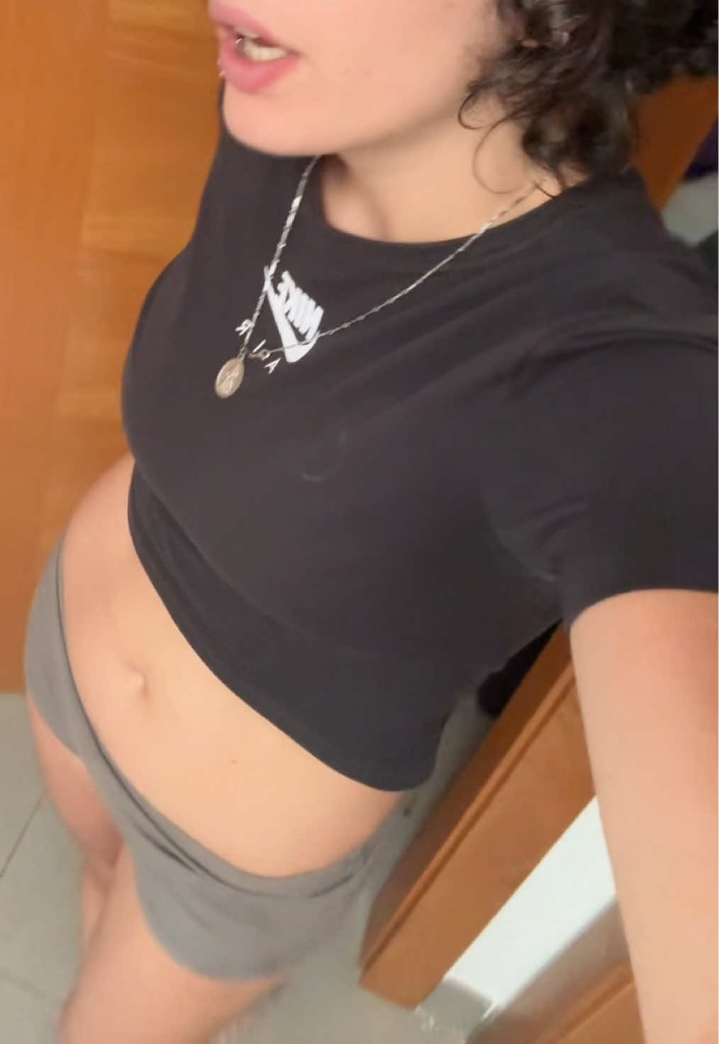 @whosdishoe