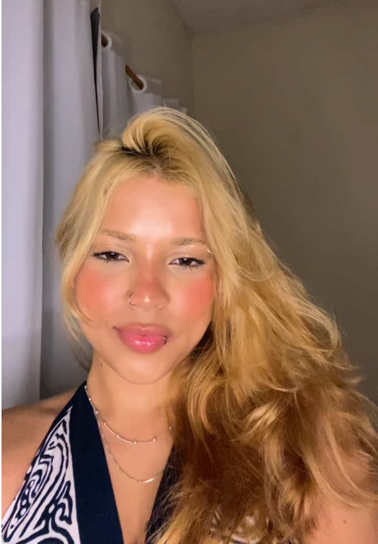 @mchelynz