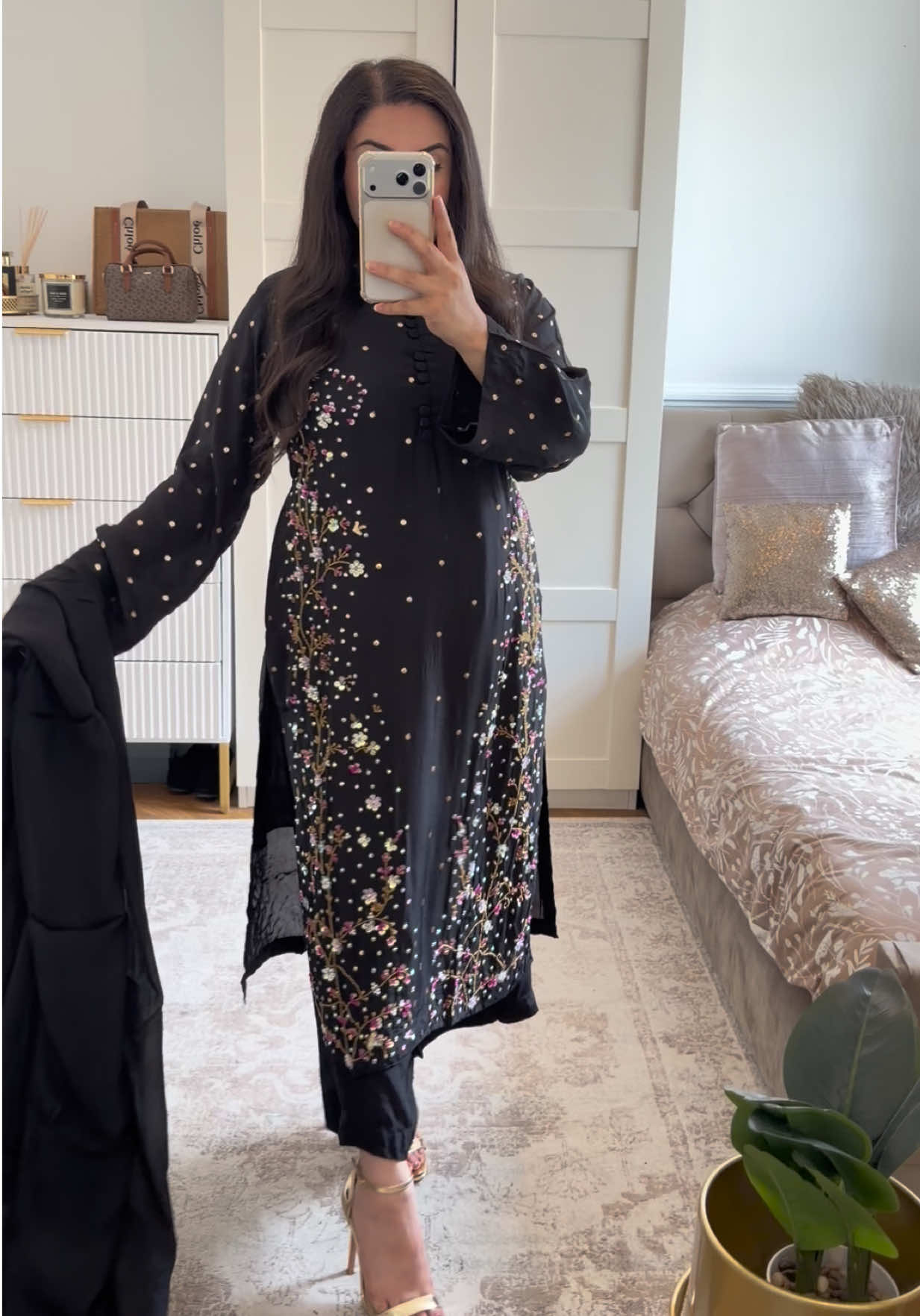 @Aina__couture