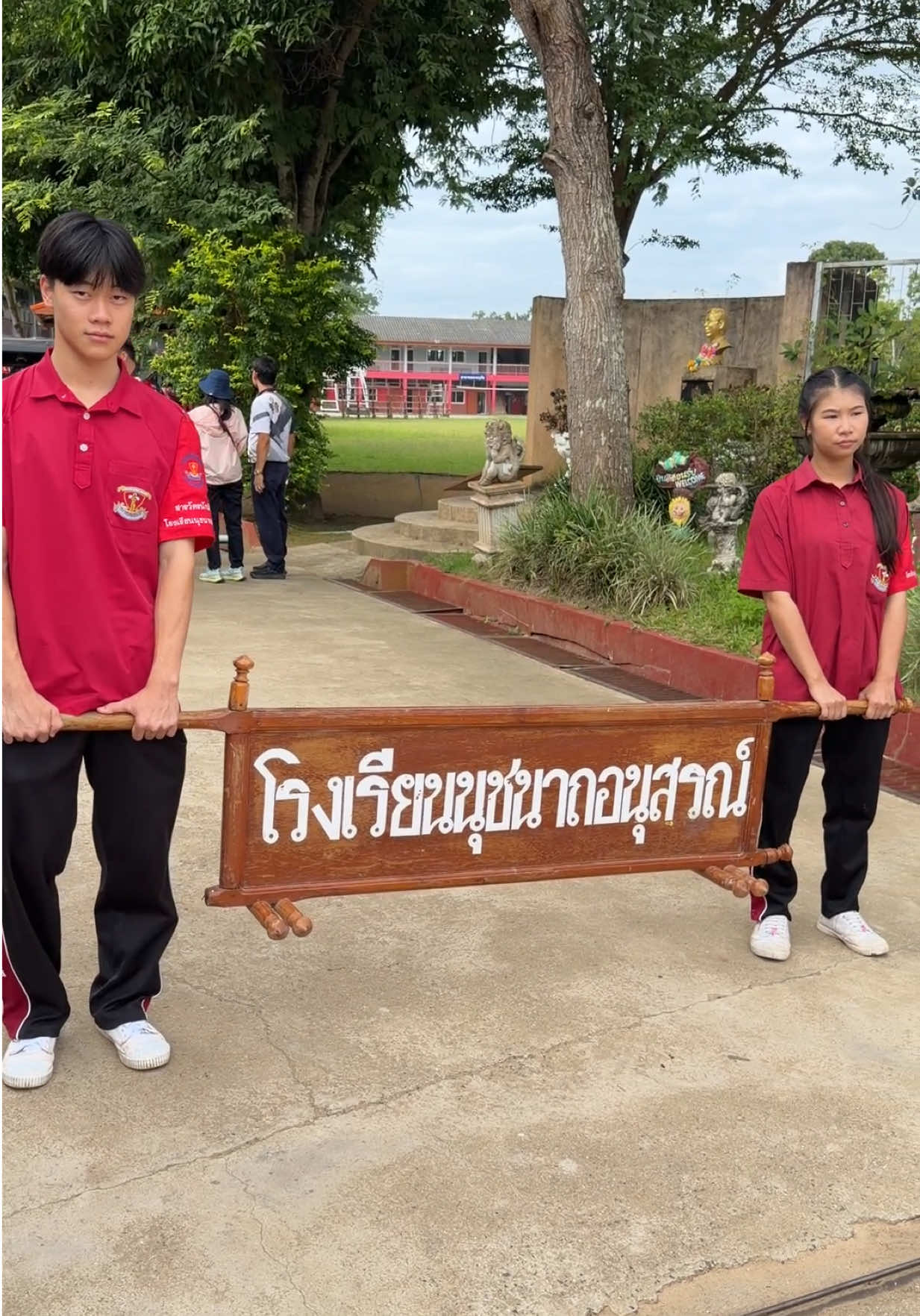 @R Tee Noi