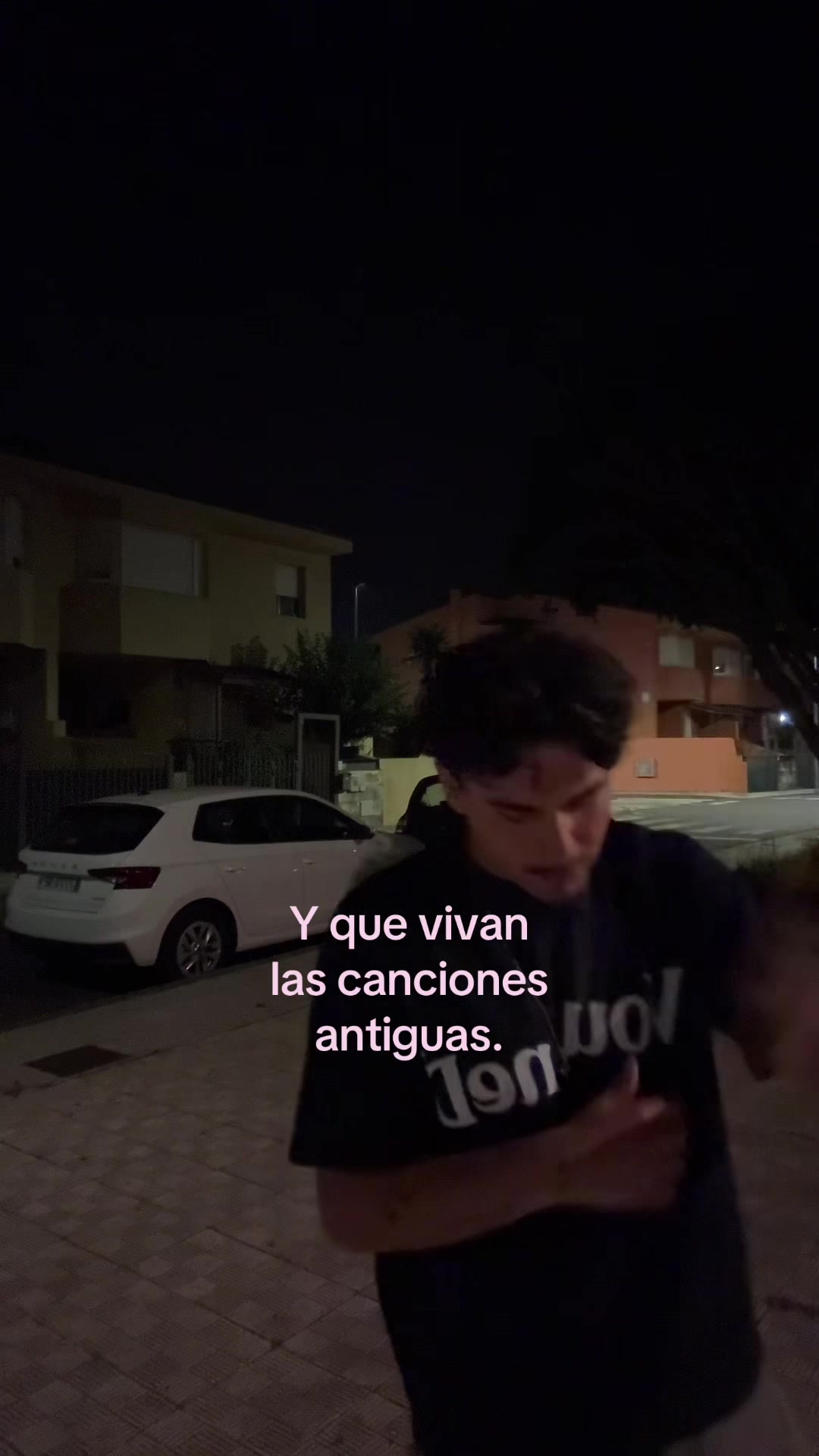 @carlosbelloo__