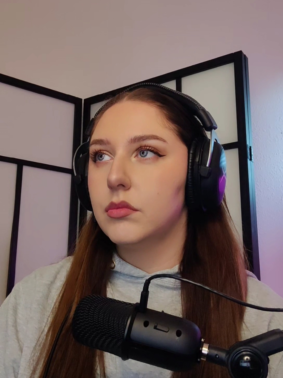 @Hela Hexer | Twitch Streamer