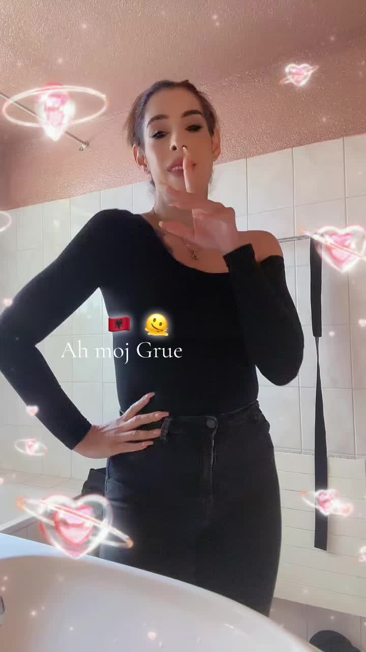 @Kasandra🇨🇭🇷🇴