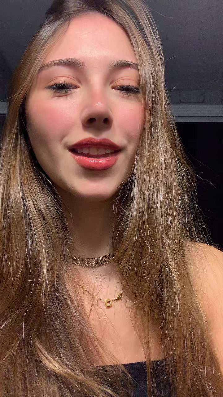 @Delf1na