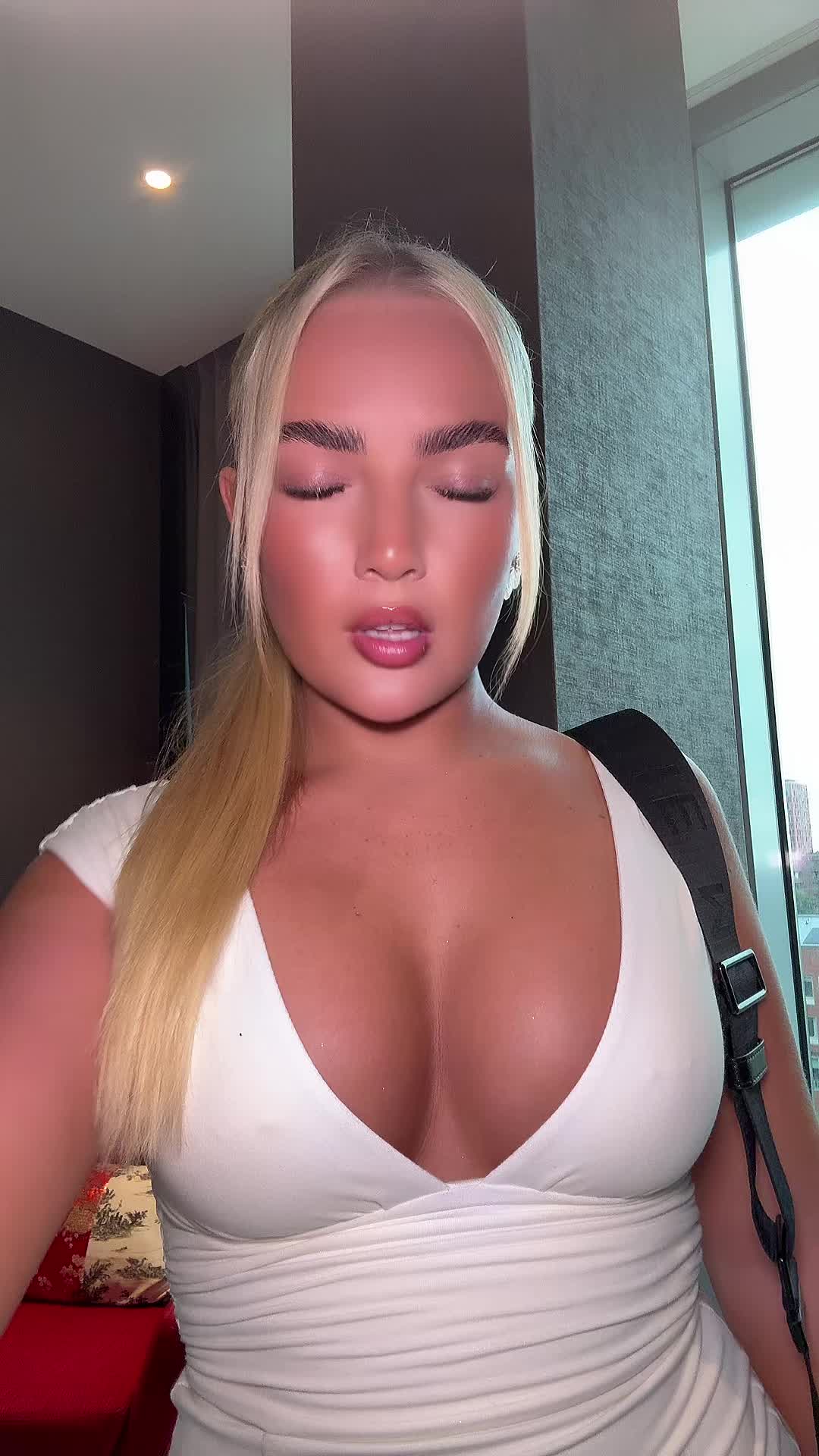 @Rhi🤍🌶️