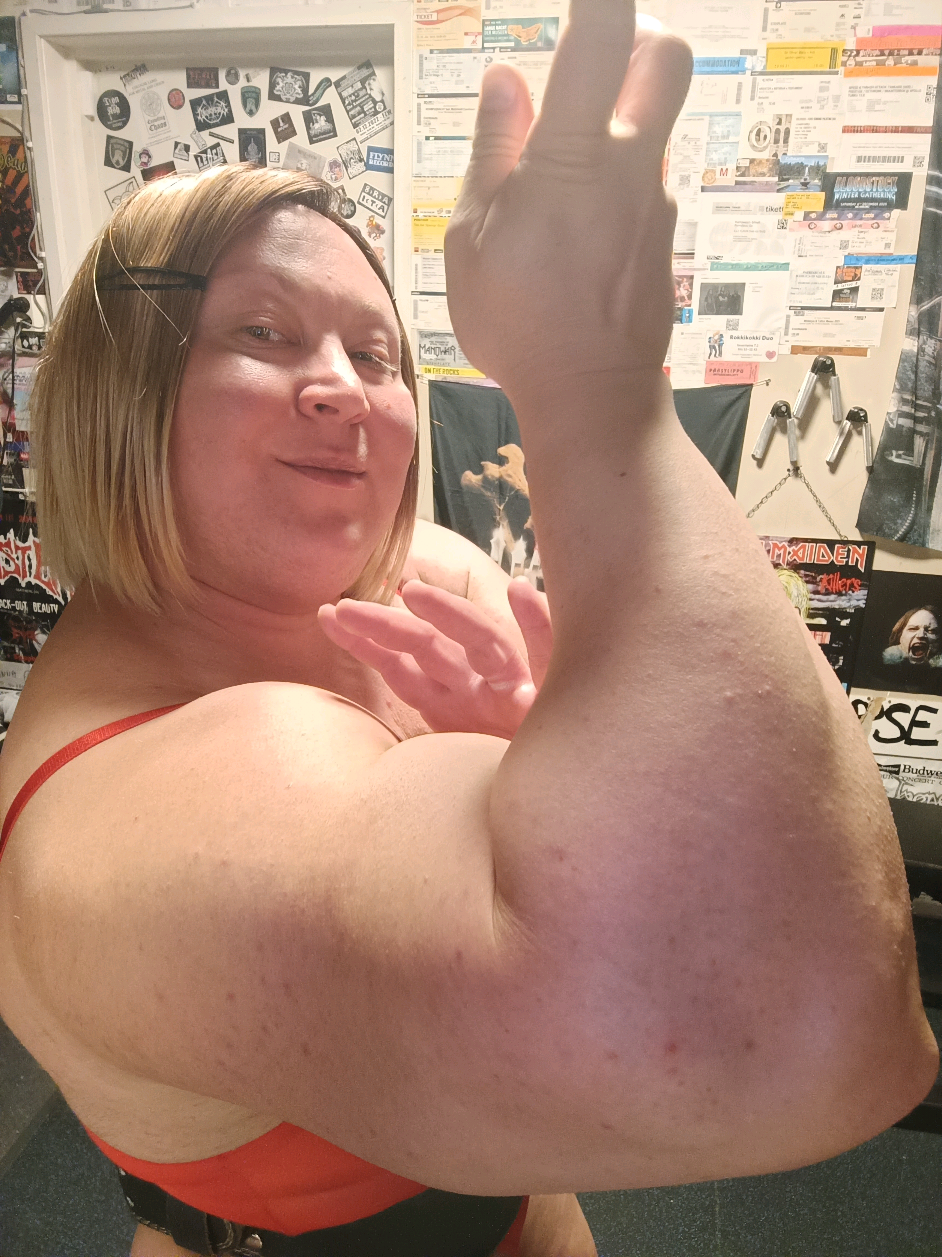 @Anna K Powerlifter