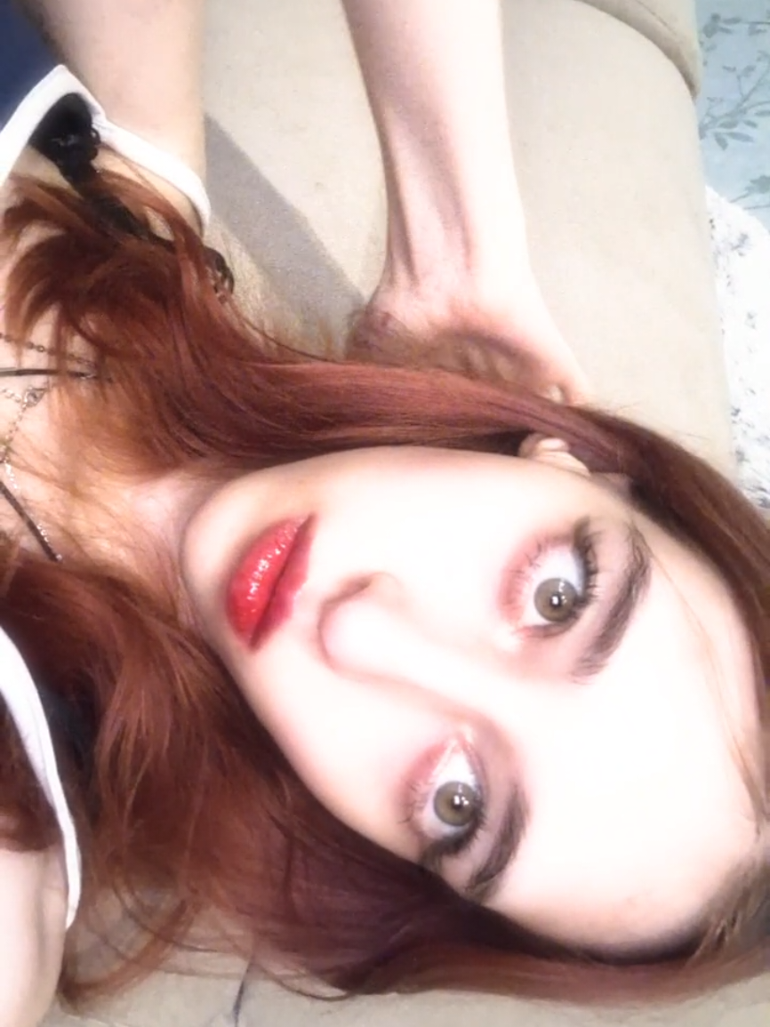 @𝓴𝓲𝓼𝓼 𝓶𝒆 ♰