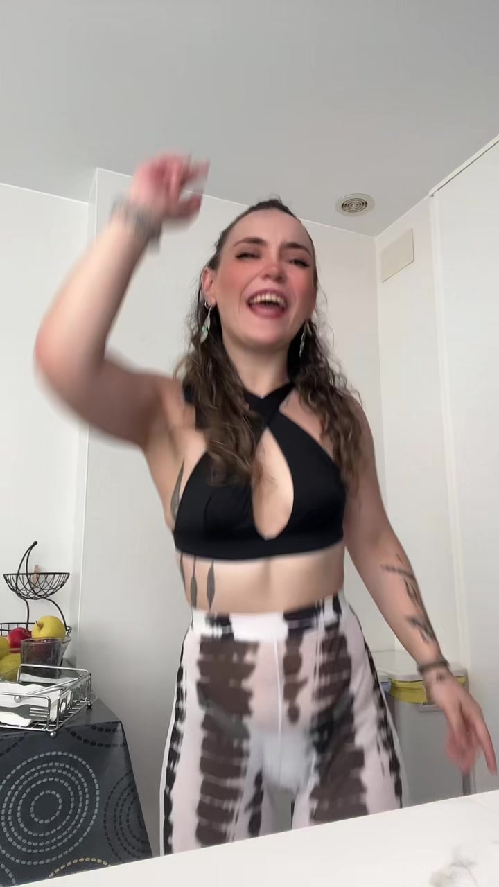 @Famousera
