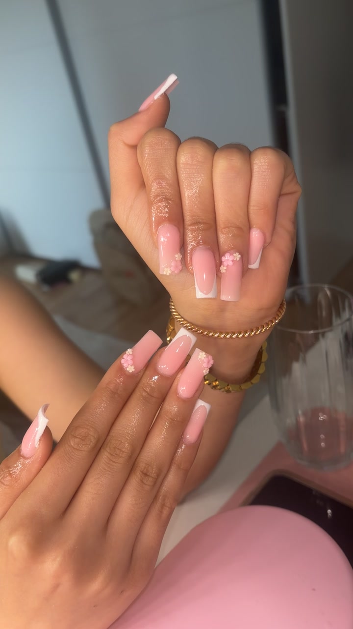@𝓔𝓵𝓵𝓪💕