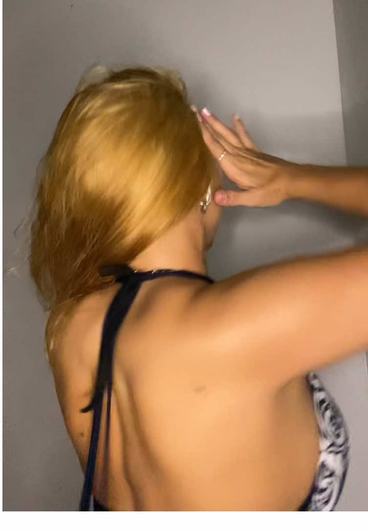 @mchelynz