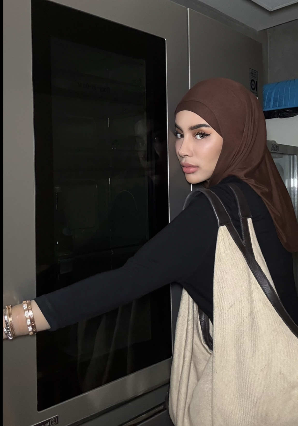 @AGHNIA