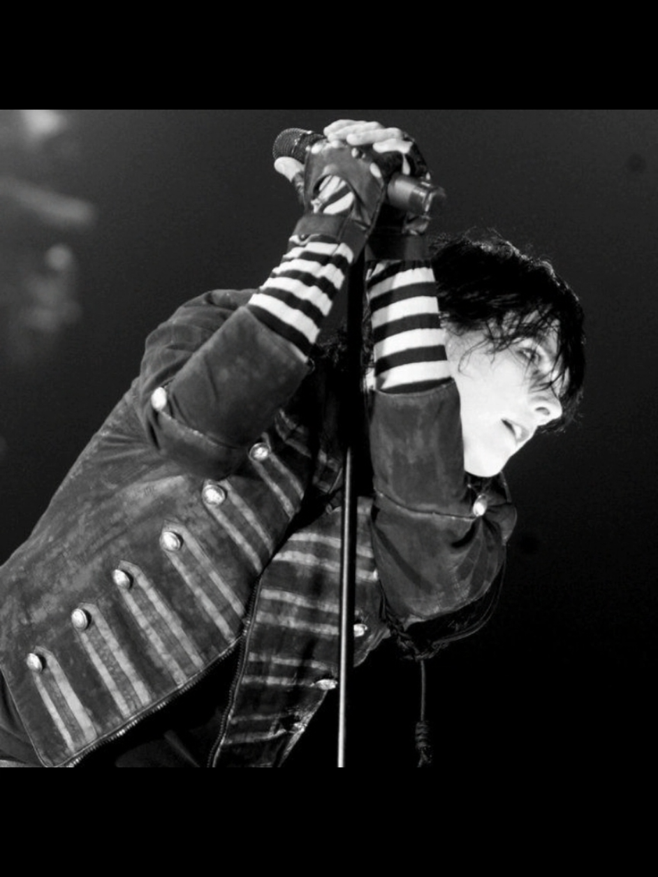 @2027 Gerard Way lover (future)