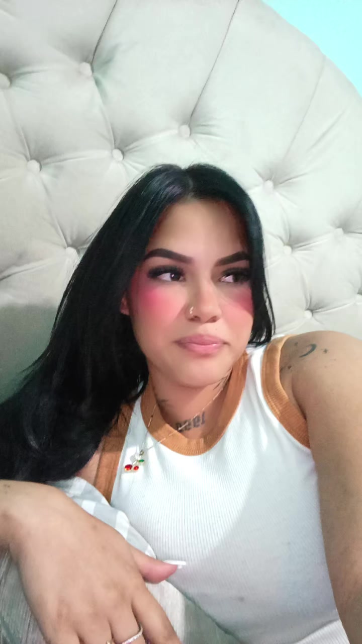 @KAROL'A๐๐ฆ