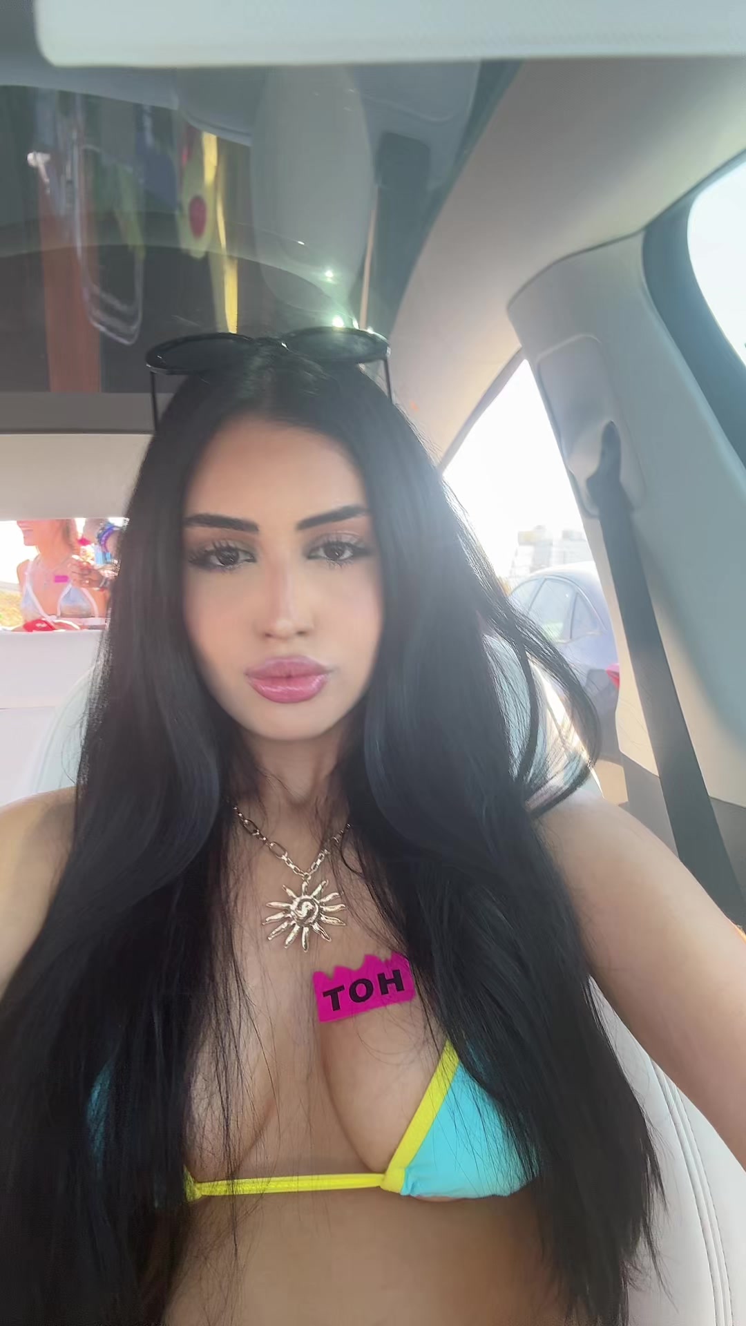 @Ava