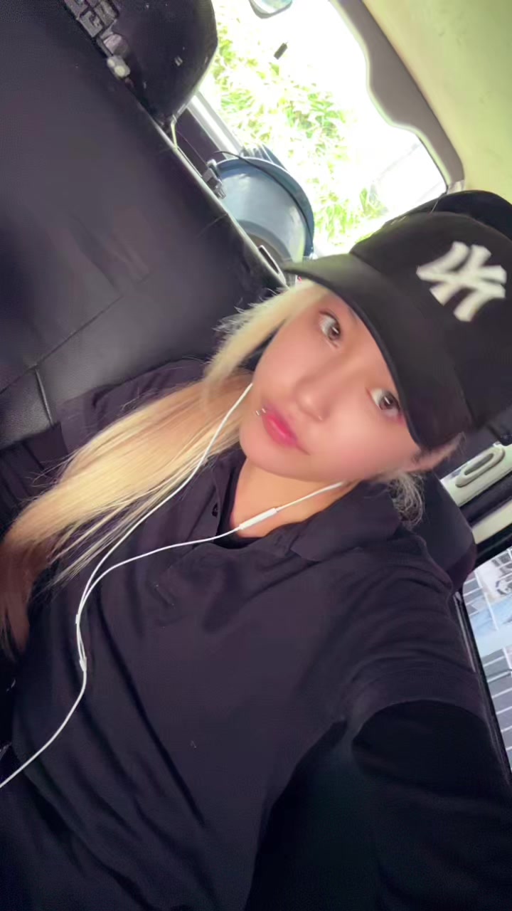 @𝗥 𝗔 𝗡 . 🌺