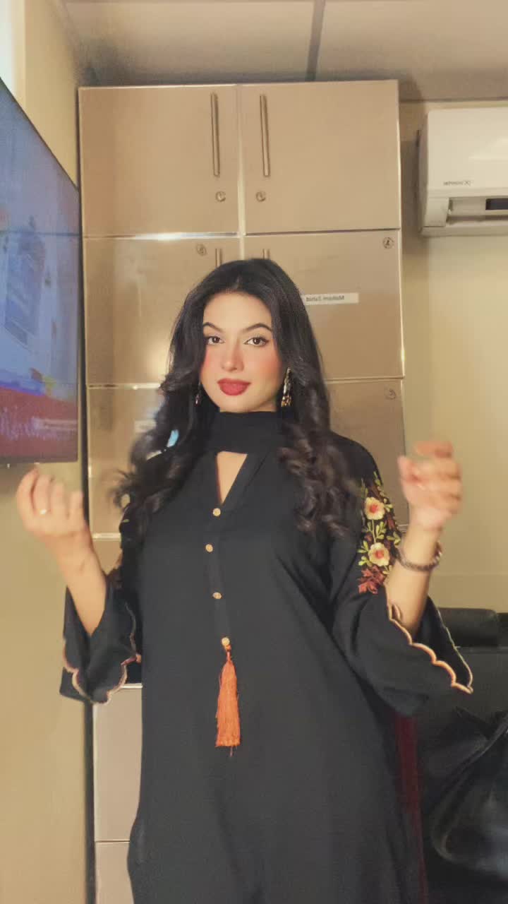 @👑【ماہم  زاہد】👑