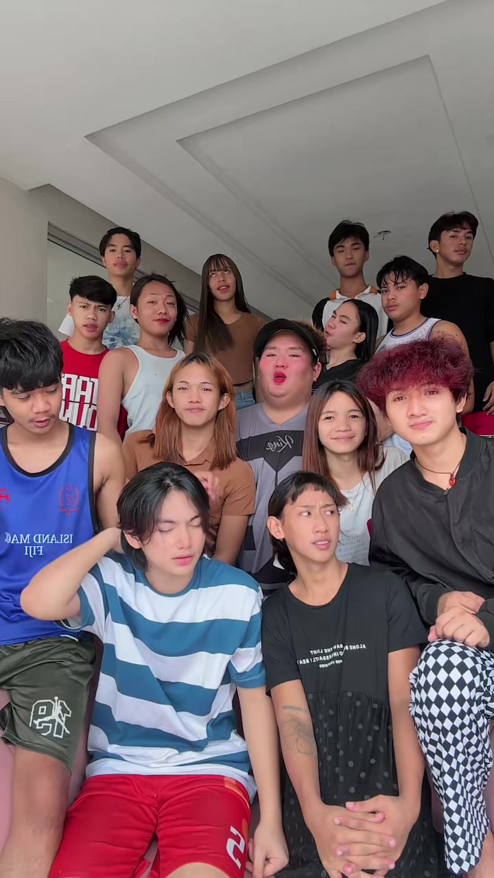 @MOMSHIE ACTOR