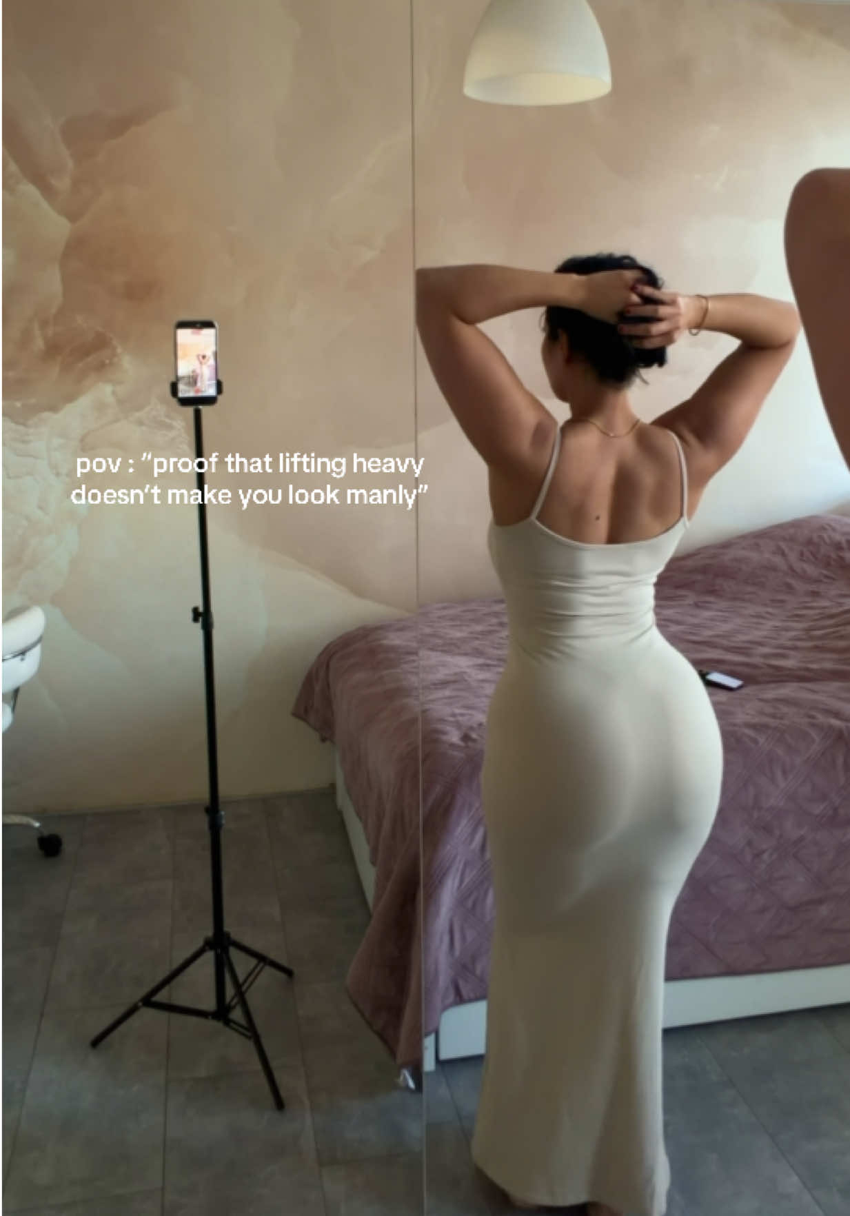 @EllxFit