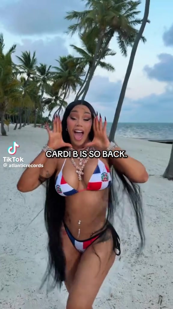 @Keepitcomingcelebs