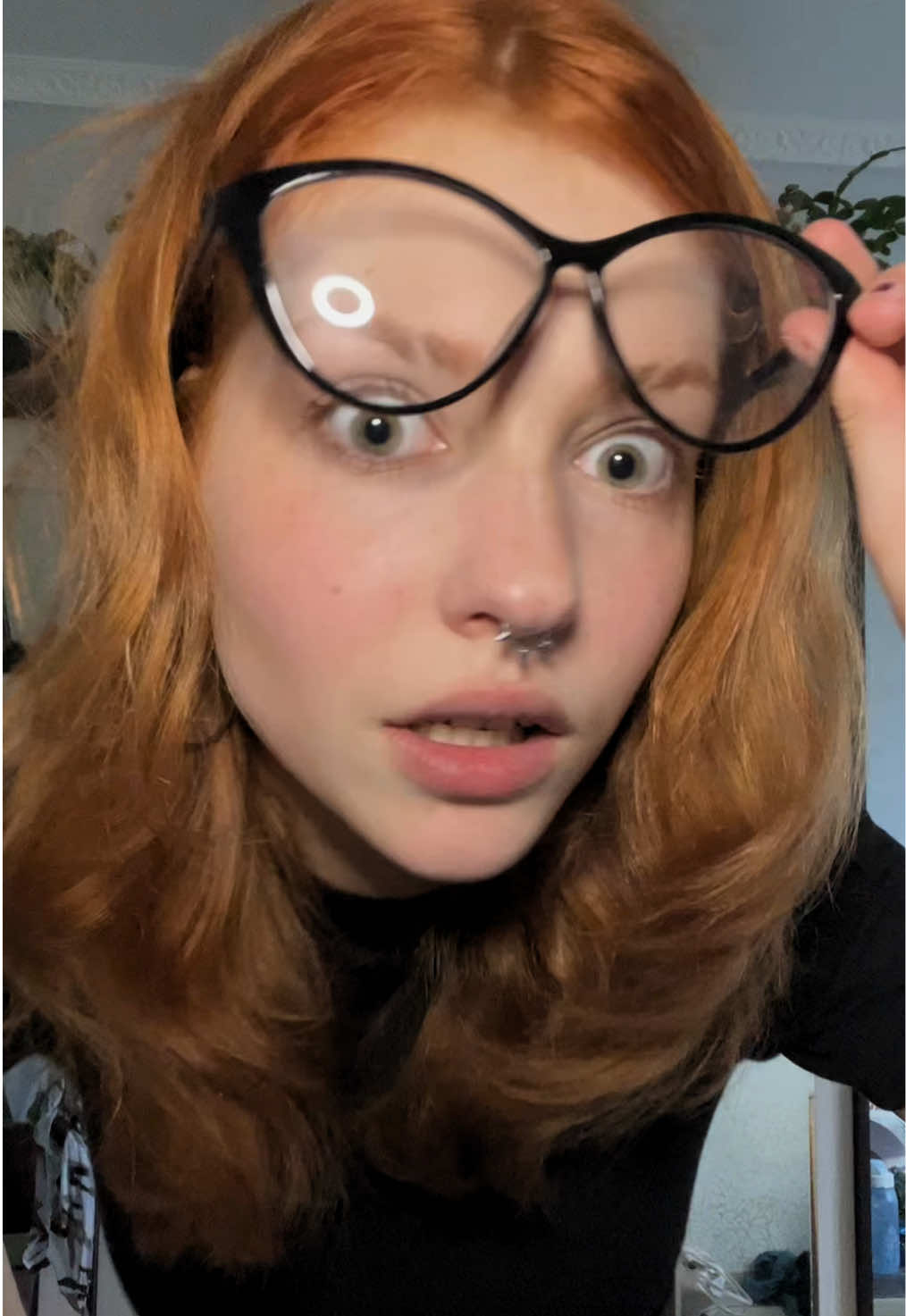 @КРАПИВ/\