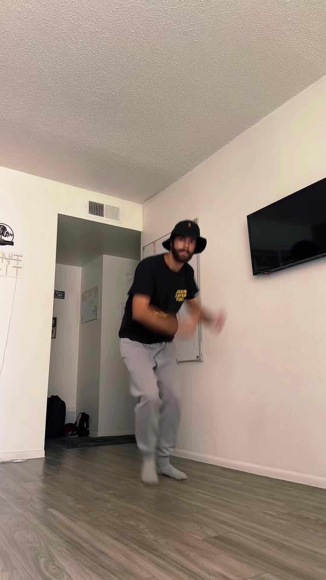 @Tommy 🕺| Freestyle Dancer