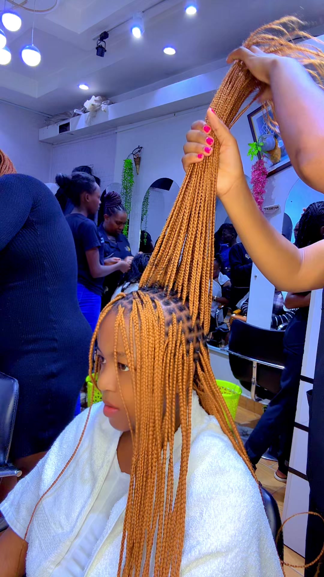 @VIP QUEENS SALON