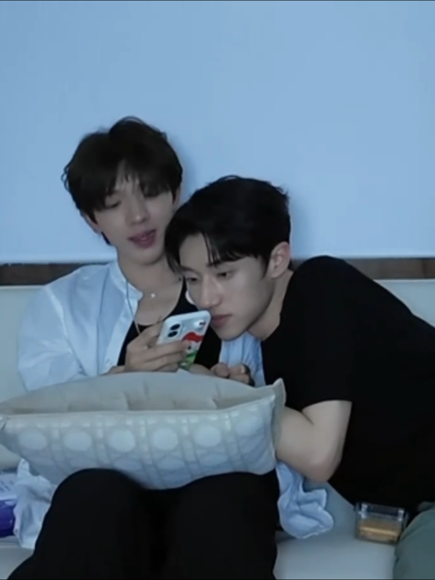 @wens&bull;xizhao era 🧡💛