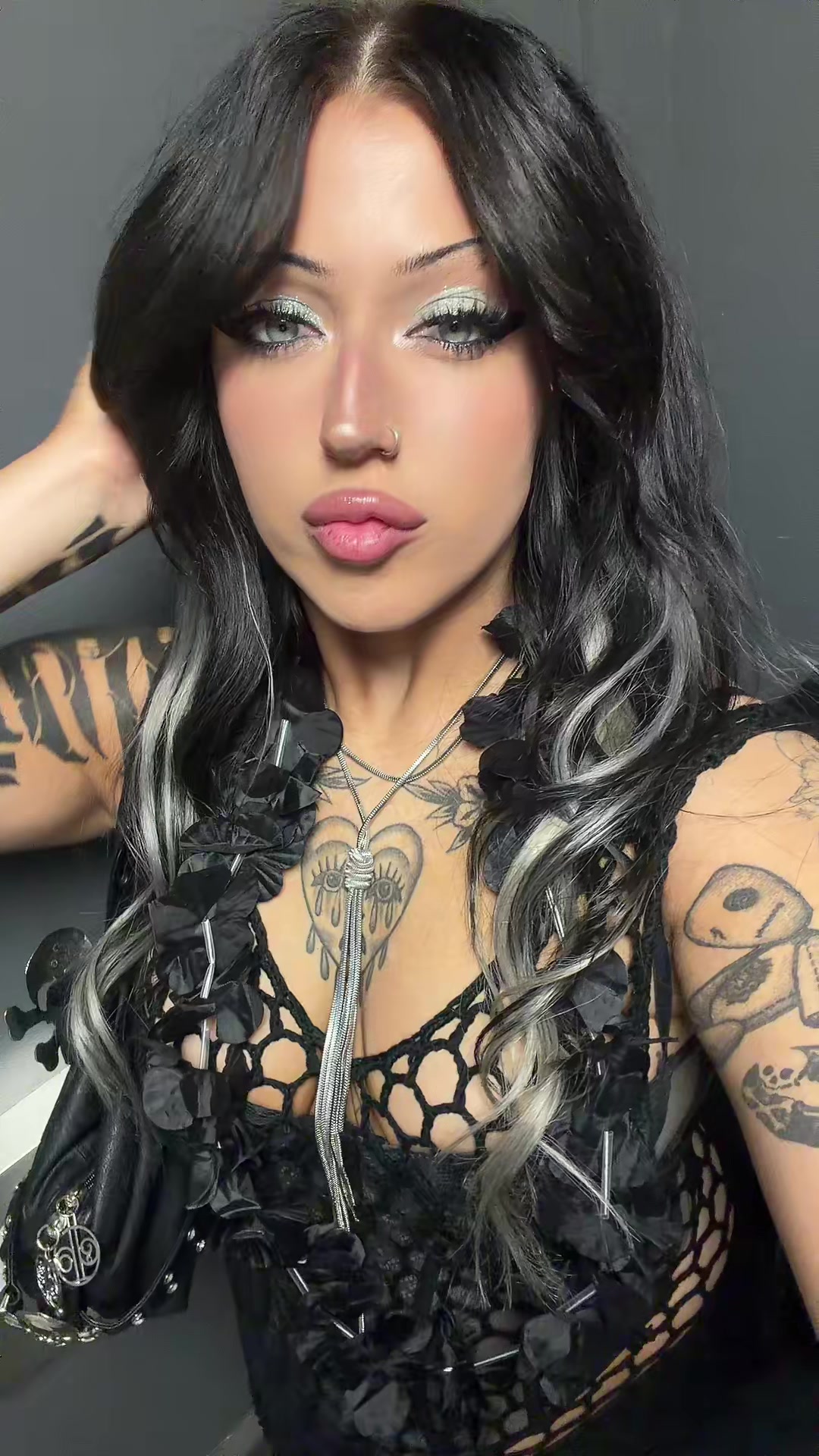 @drowningmysorrowz