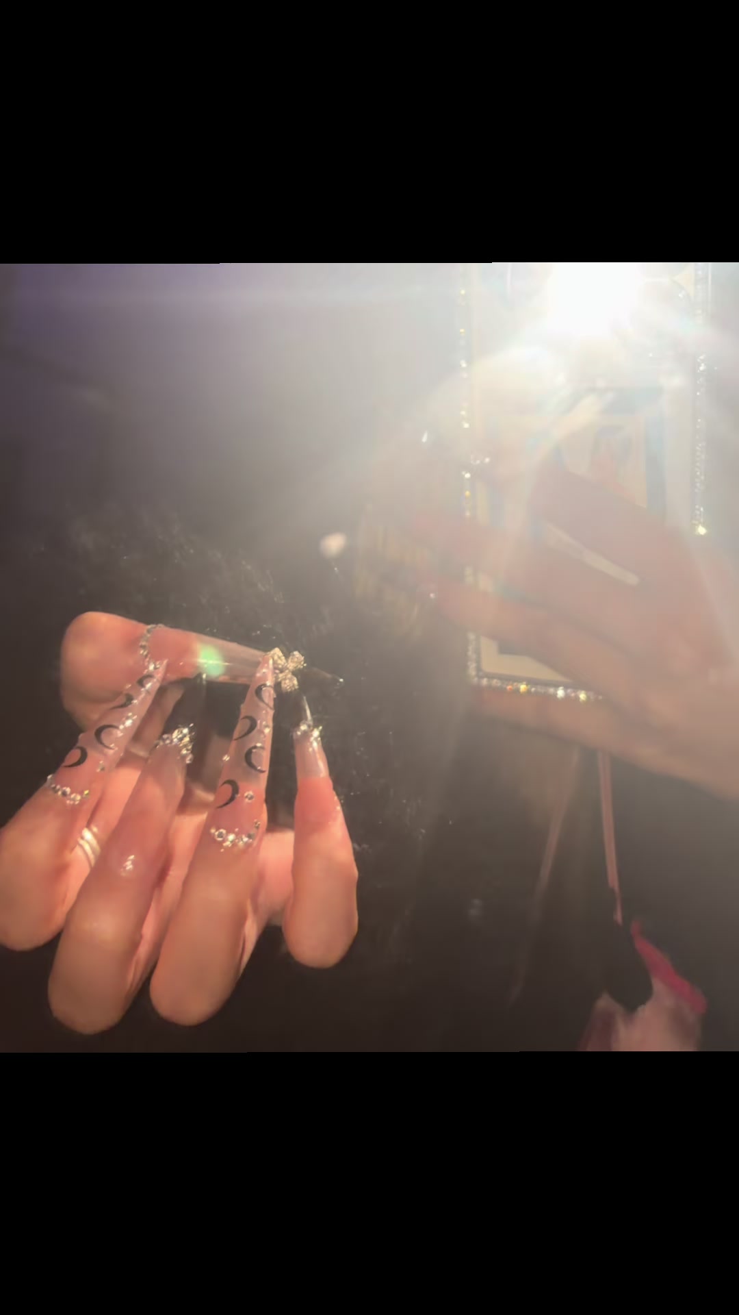 @𝔈♛︎