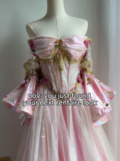 @enchantrail.gowns on IG