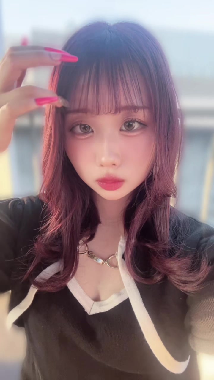 @にこ