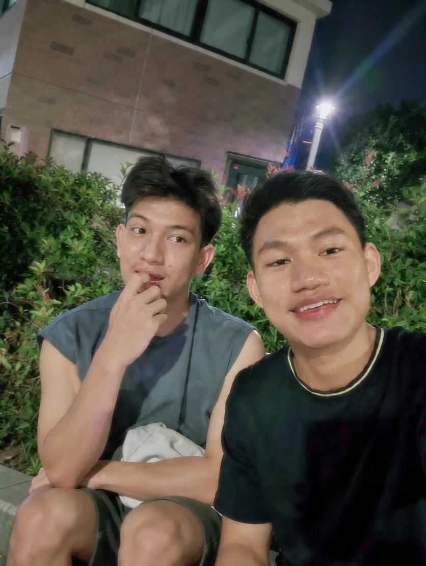@𝐄𝐦𝐢𝐧