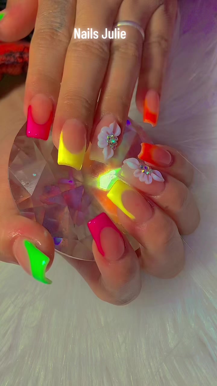 @NAILS JULIE