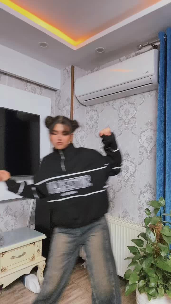 @realv1naa