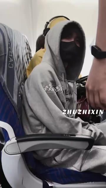 @⋆˚࿔𝒁𝒉𝒖𝒁𝒉𝒊𝑿𝒊𝒏𝜗𝜚˚⋆