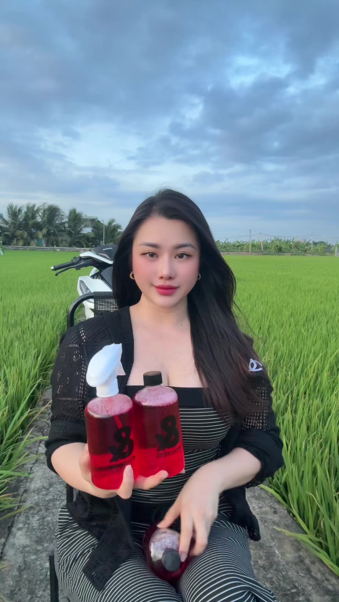@Ho&agrave;ng Yến