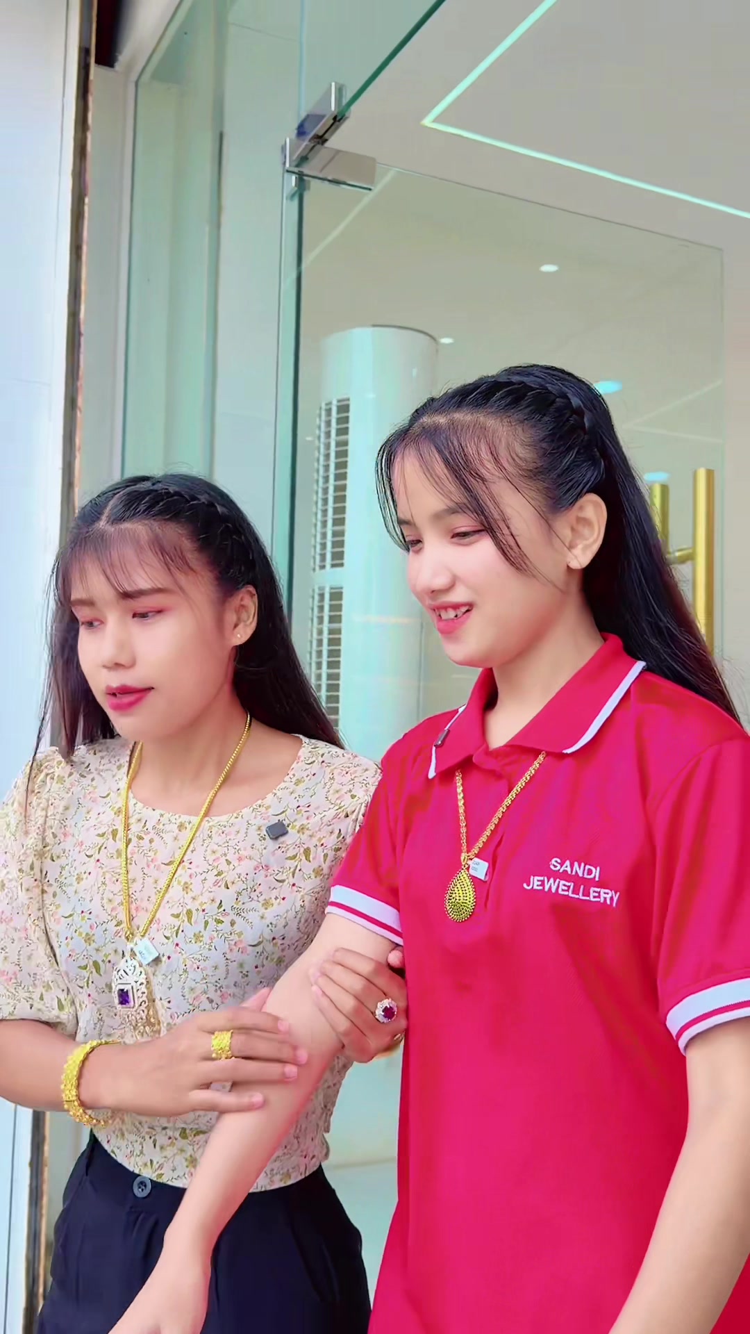 @Sandiရွှေအစားထိုးလက်ဝတ်ရတနာ
