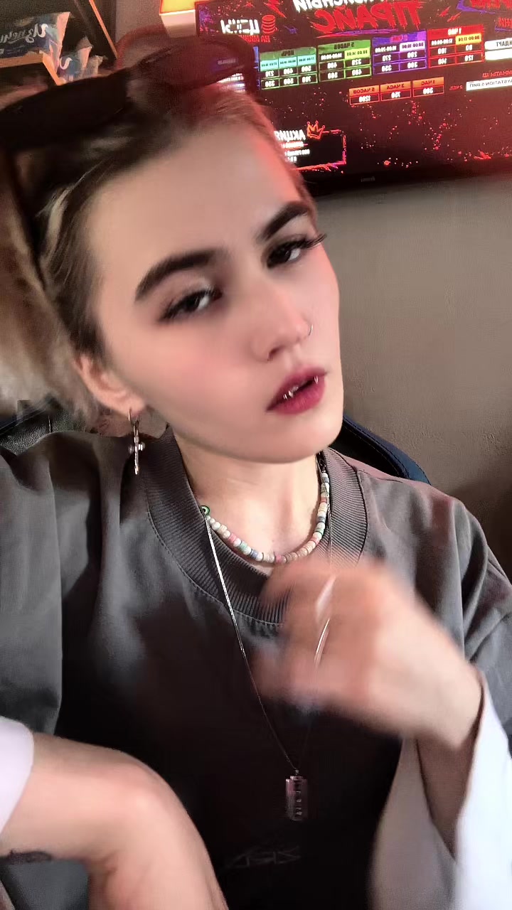 @Frieren 🦋 @