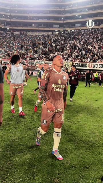 @Universitario