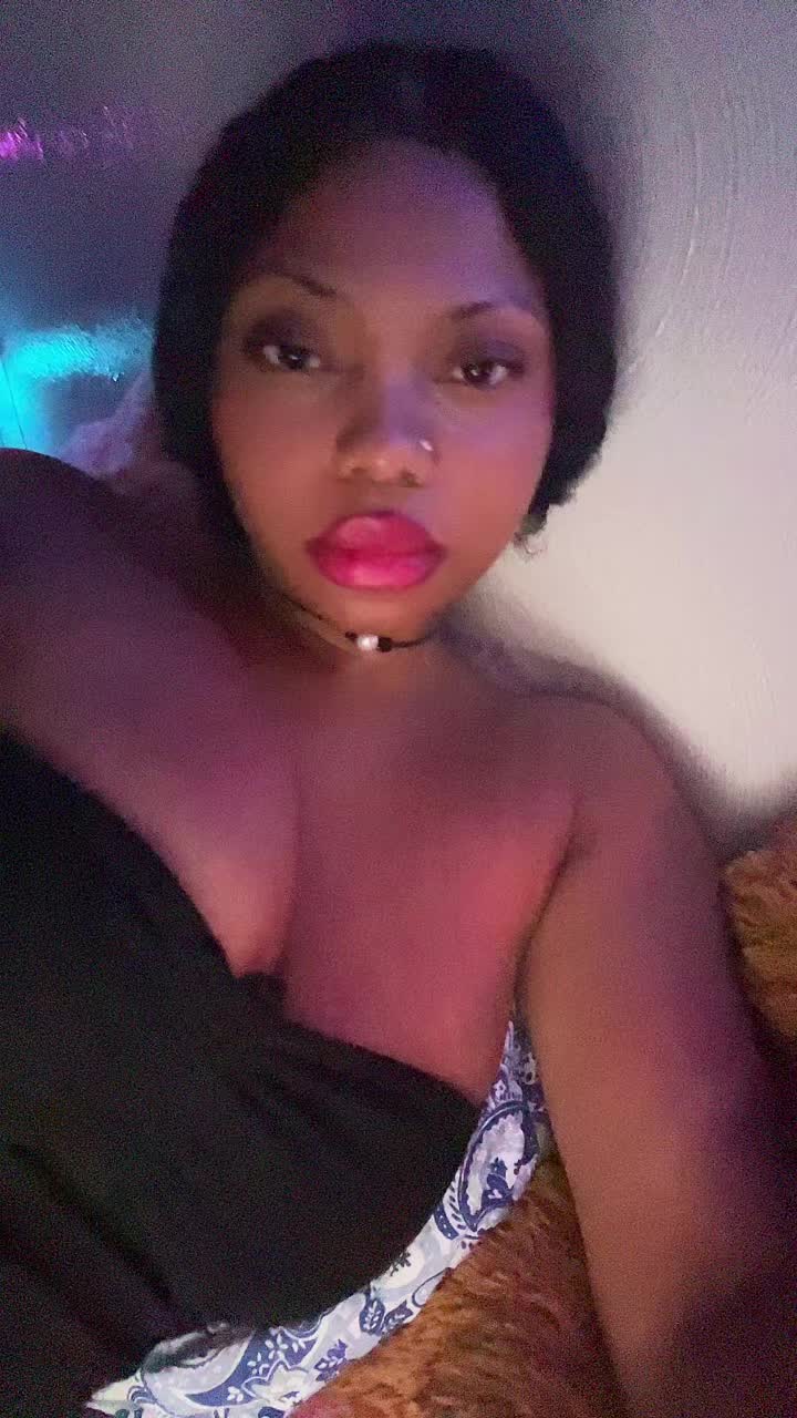 @hi im chloe 🍓