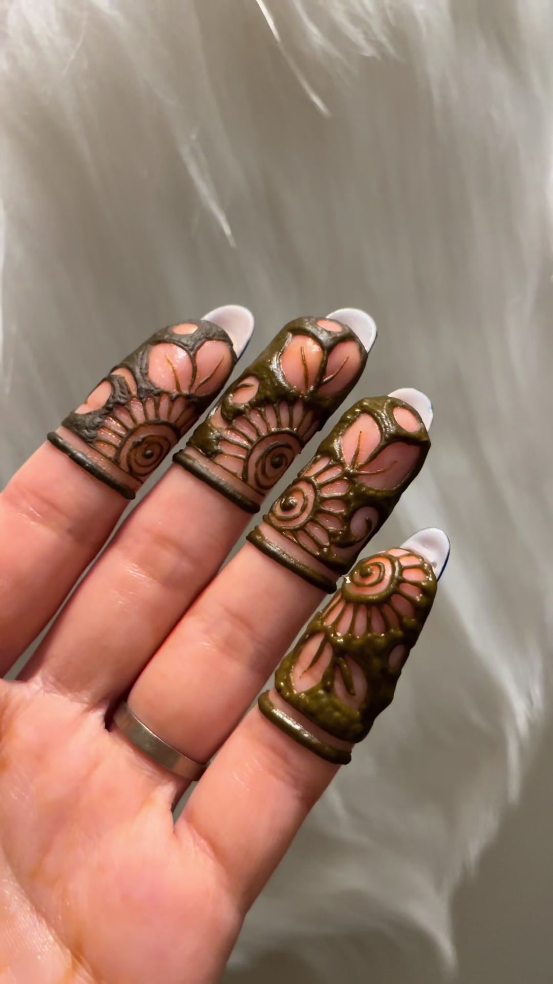 @charmsofmehandi