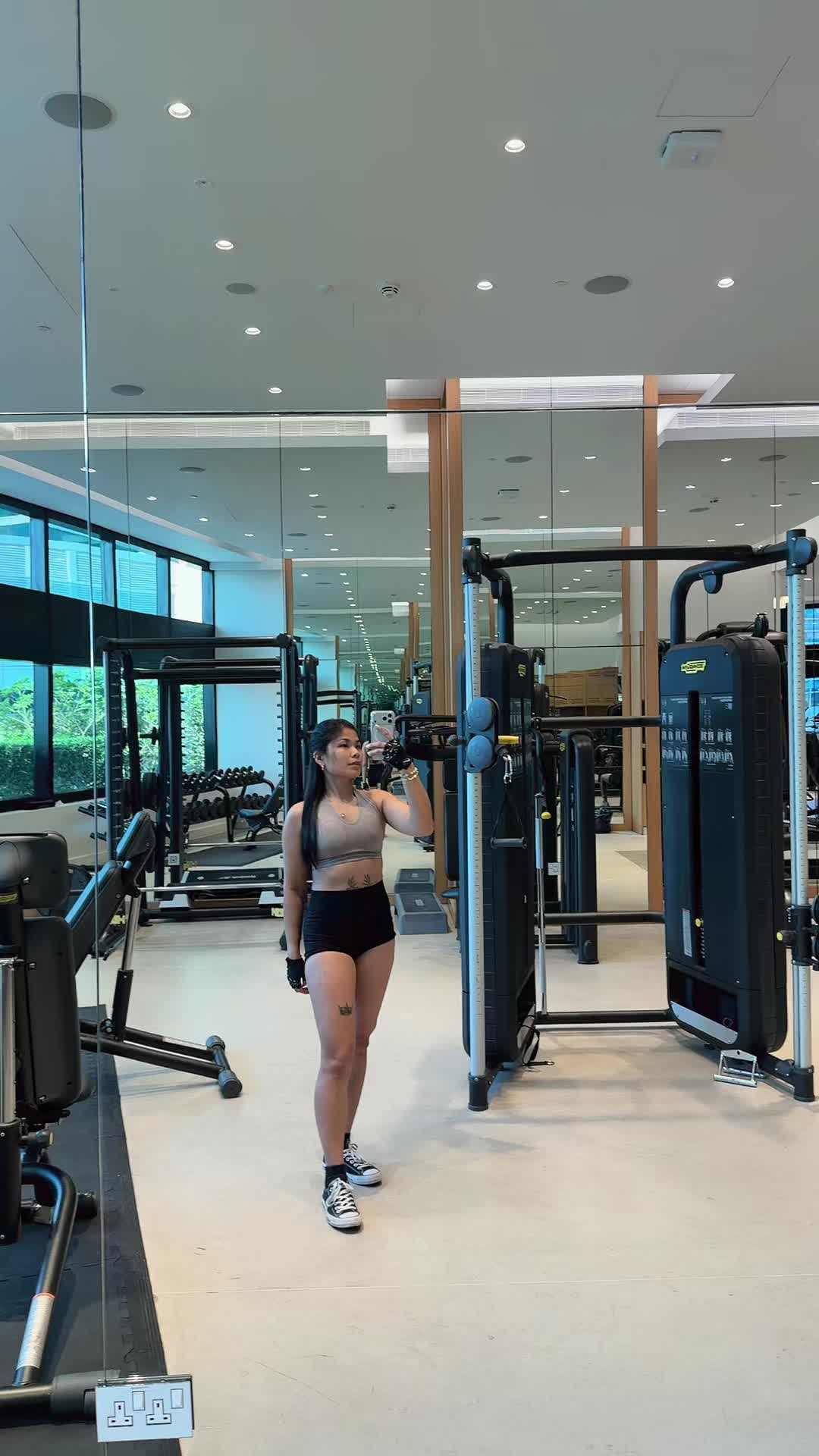 @Kimmy_09 on IG 🦋