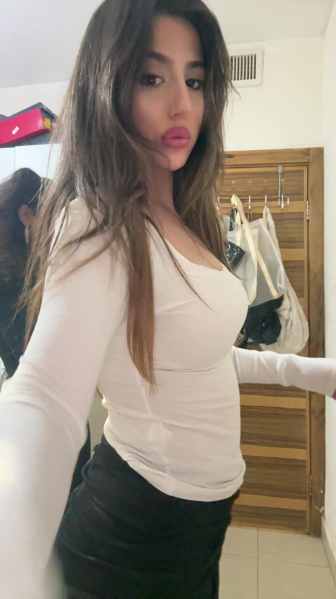 @אסתר מנחם