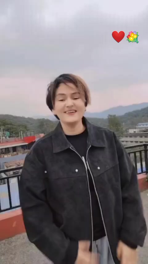 @🐼
