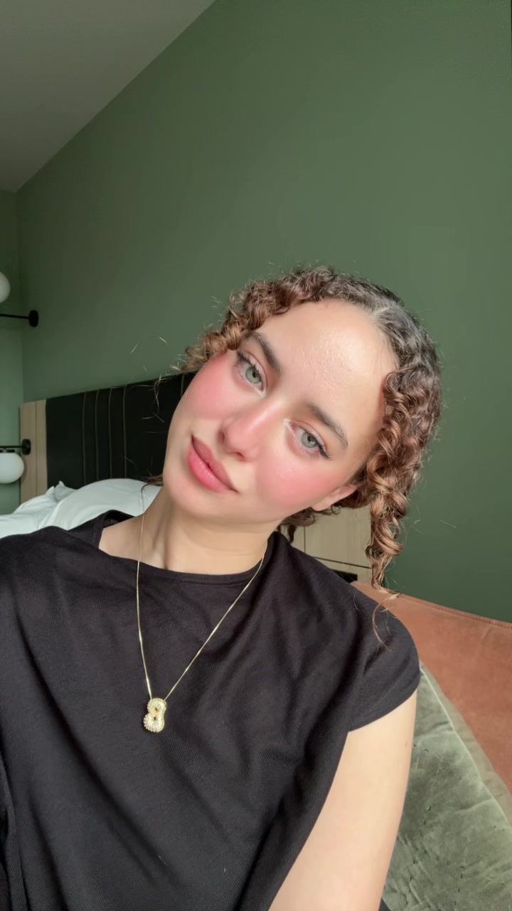 @Lucky Mira 🕯️