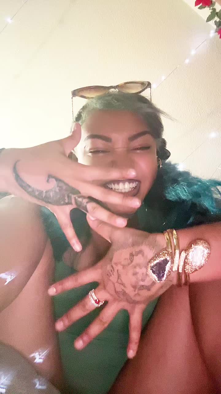 @PRETTY _GIRL_LOCA3🌟🎤