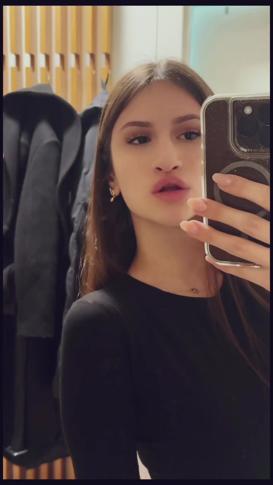 @𝐸𝒮