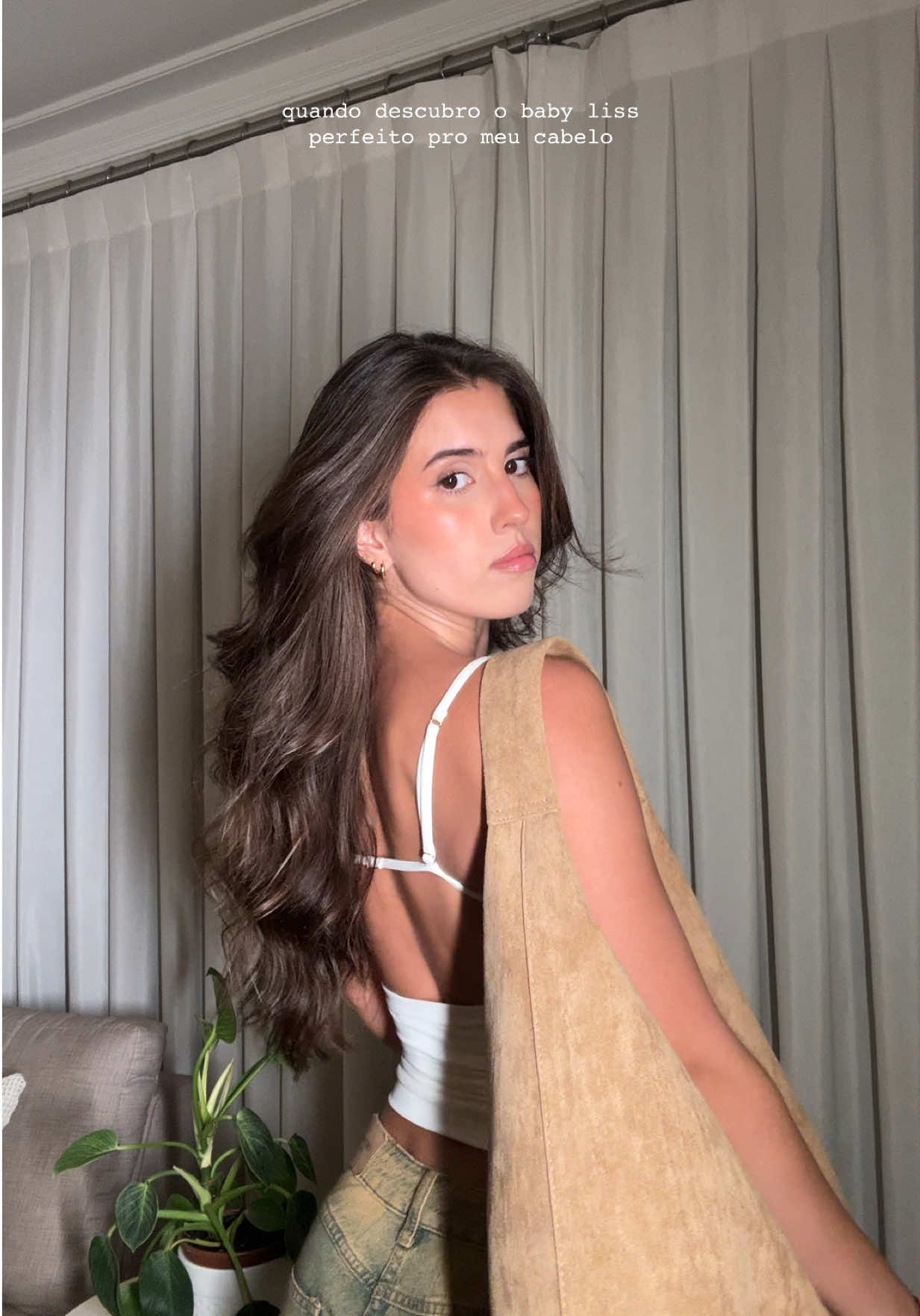 @laís